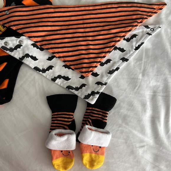 Mickey My 1st Halloween LS Onesie Bundle 9-12M - Picture 6 of 7